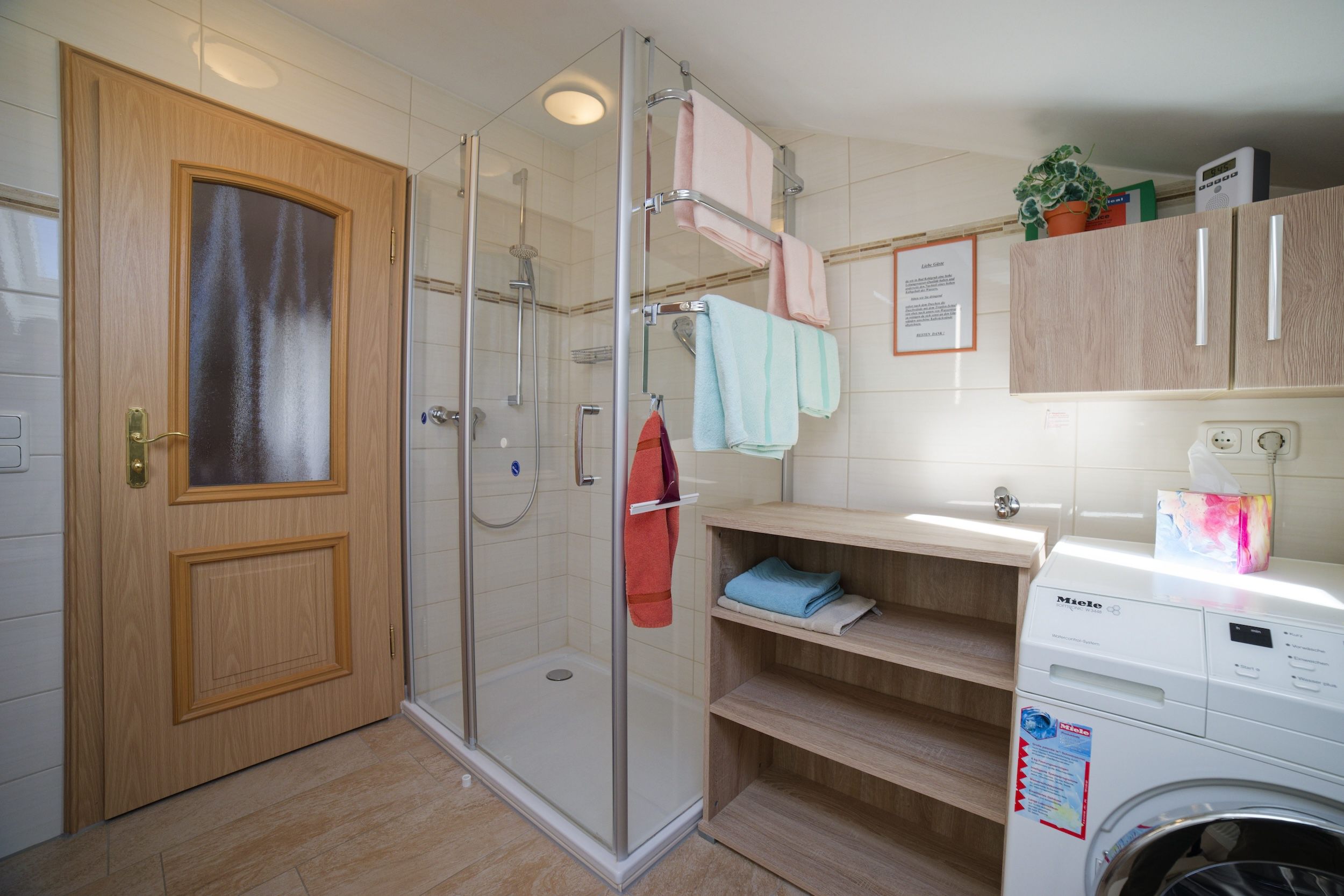 Haus am Kurpark - Ferienwohnung "Alpenblick" Dusche Waschmaschine