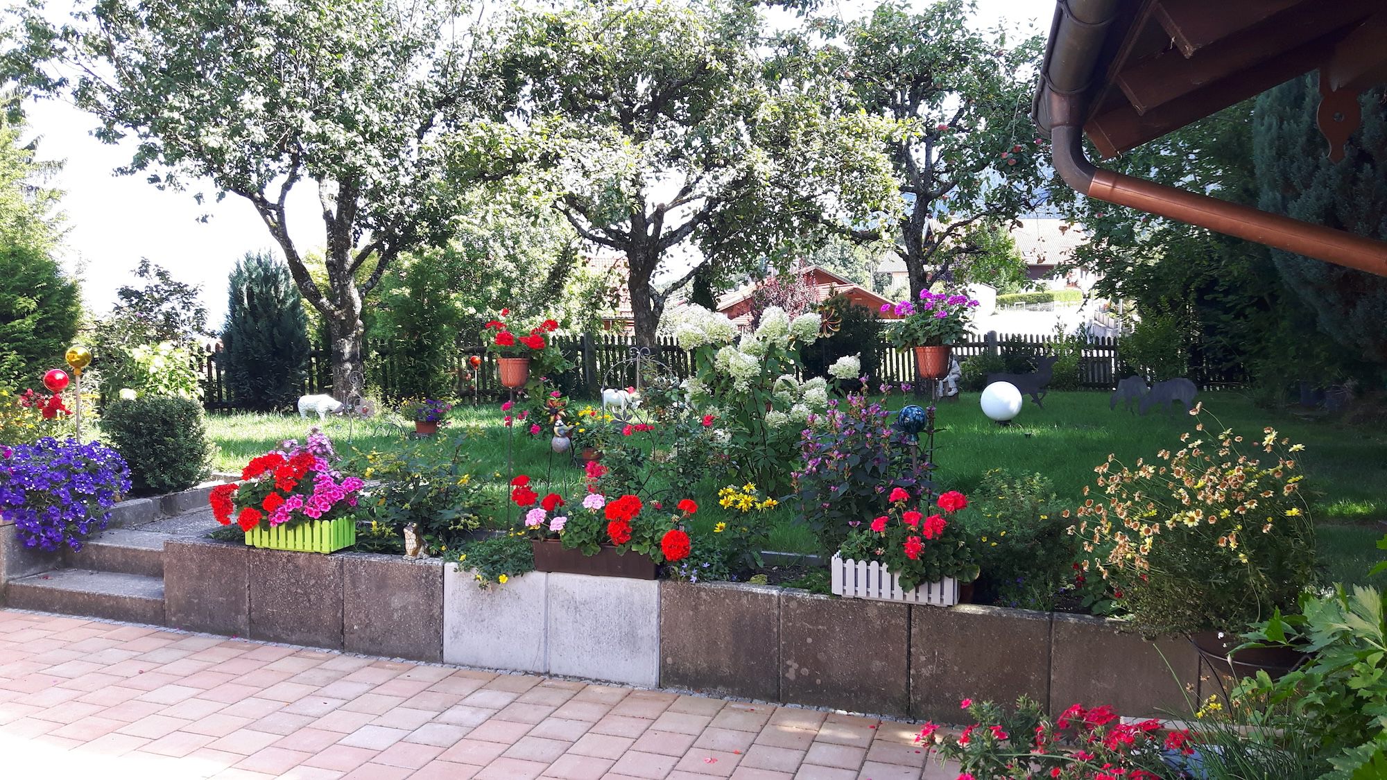 Haus am Kurpark - Ferienwohnung "Alpenblick" Blick in den Garten